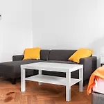 Cozy 2Br Apt With Tv & Netflix, Steps From Akh