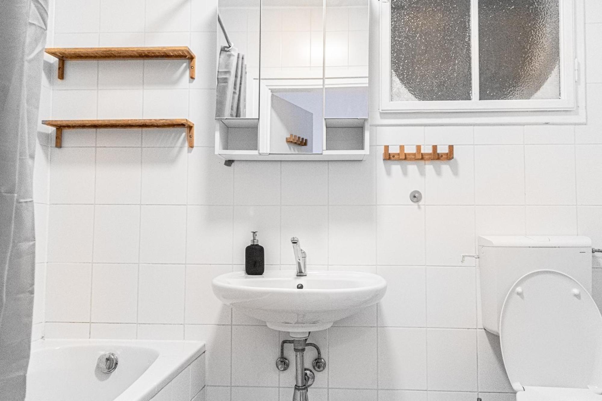 Cozy 2br With Tv & Netflix, Steps From Akh * Wien