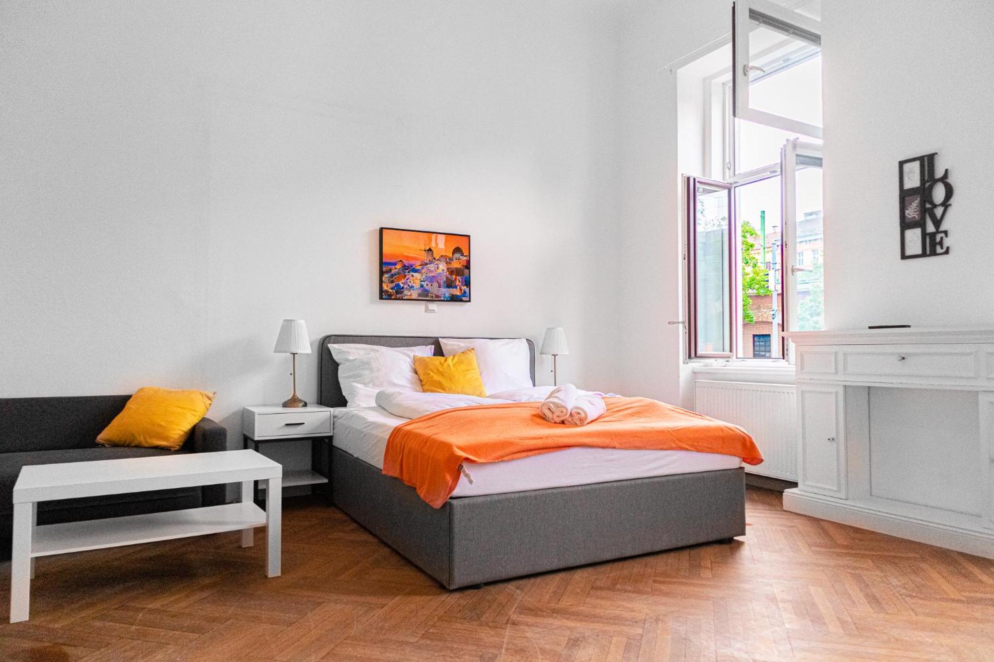 Cozy 2br With Tv & Netflix, Steps From Akh *
